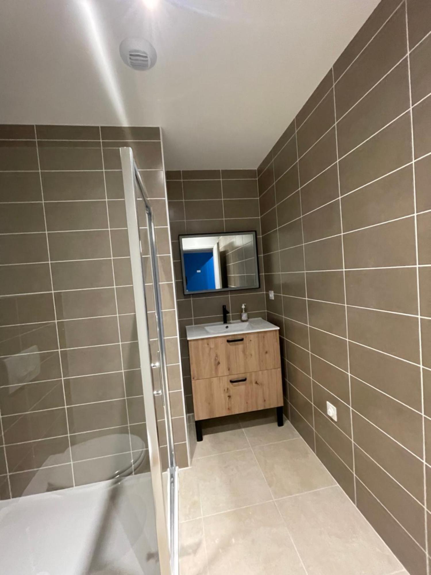 Le Salvador - Appart'Hotel De 18M2 A 44M2 La Talaudiere Экстерьер фото