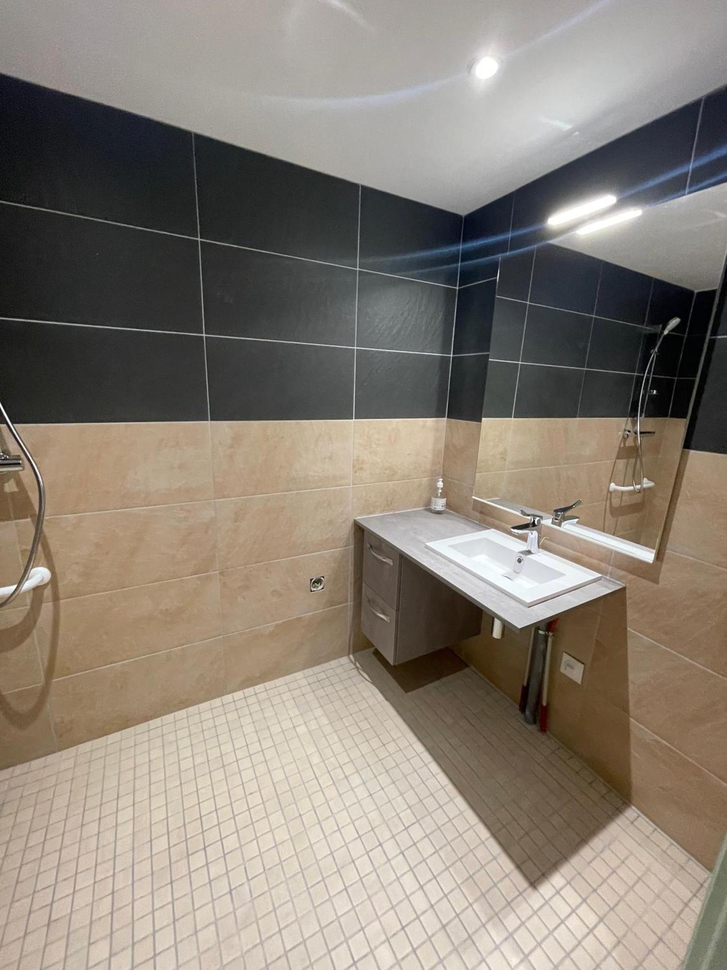 Le Salvador - Appart'Hotel De 18M2 A 44M2 La Talaudiere Экстерьер фото
