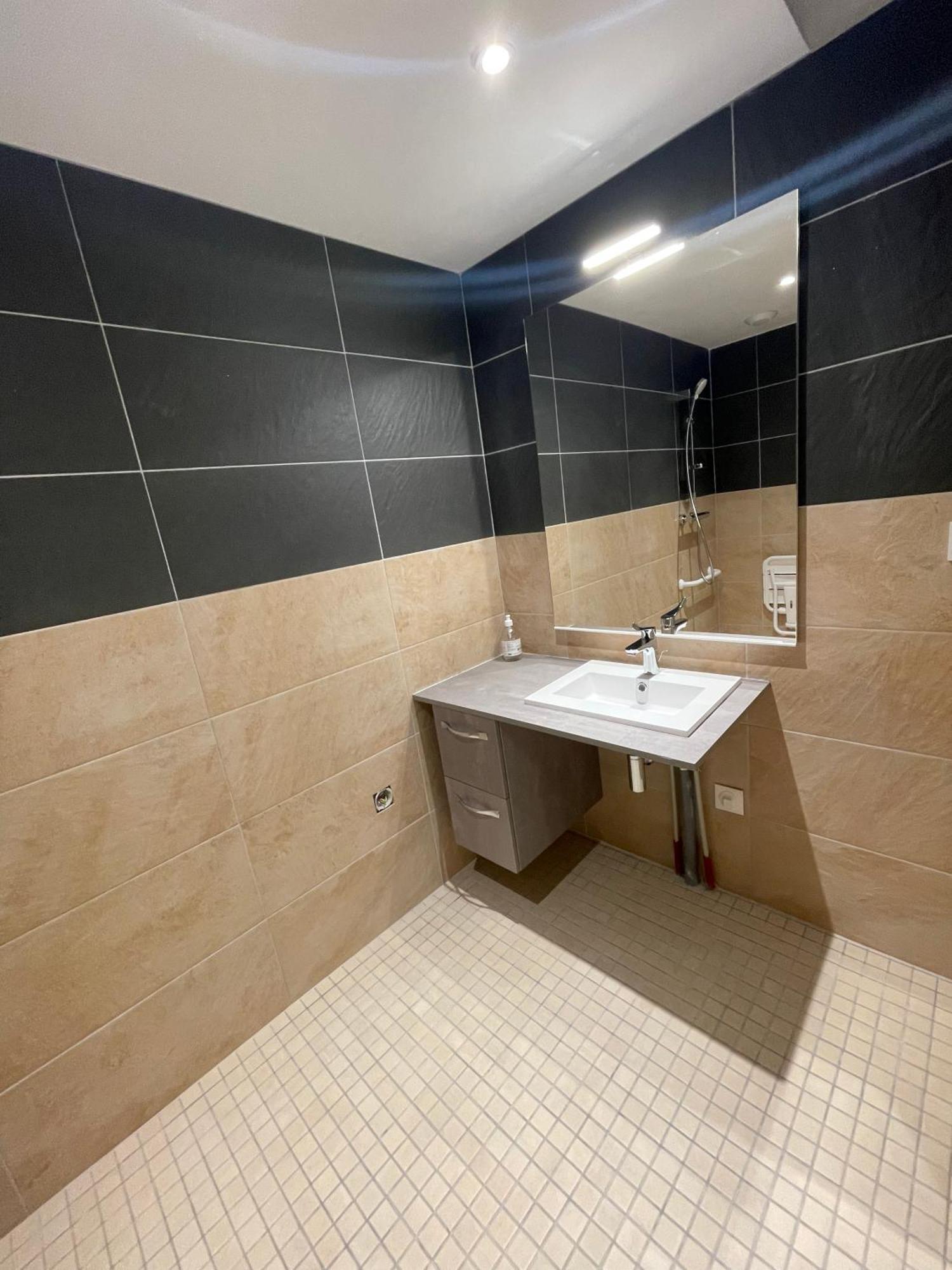 Le Salvador - Appart'Hotel De 18M2 A 44M2 La Talaudiere Экстерьер фото